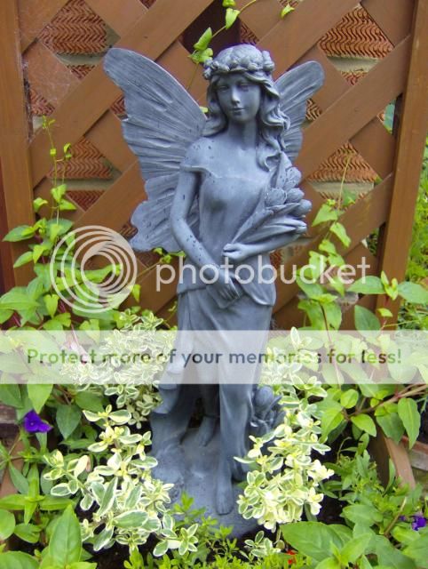 http://i1131.photobucket.com/albums/m551/lilylouise1/ornaments019-1.jpg