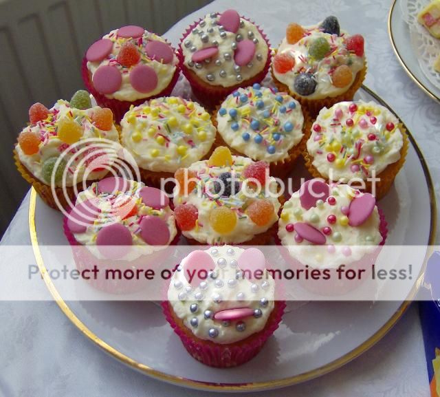 http://i1131.photobucket.com/albums/m551/lilylouise1/Teaparty002.jpg
