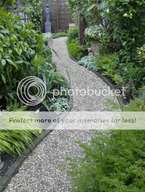 http://i1131.photobucket.com/albums/m551/lilylouise1/gardenviews027.jpg