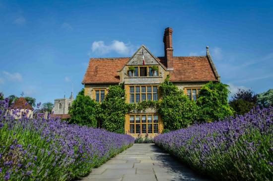 http://media-cdn.tripadvisor.com/media/photo-s/08/79/04/6b/belmond-le-manoir-aux.jpg