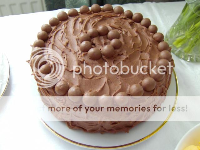 http://i1131.photobucket.com/albums/m551/lilylouise1/Teaparty003.jpg