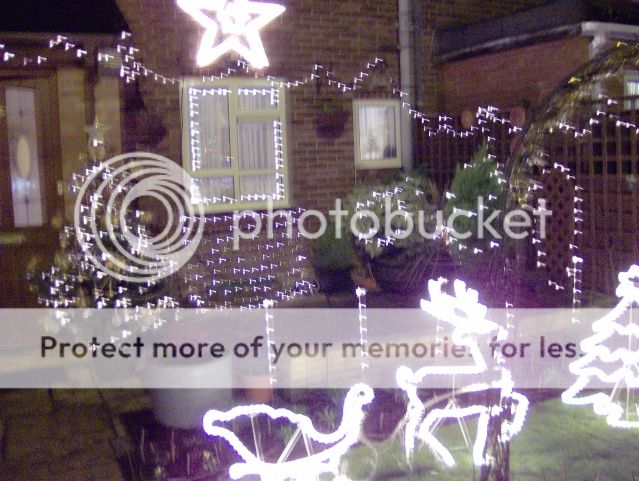http://i1131.photobucket.com/albums/m551/lilylouise1/lilyandlights010.jpg