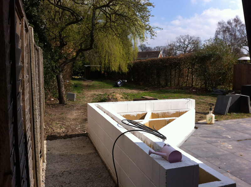 http://www.entiretydesigngroup.co.uk/garden/IMG_1266.JPG
