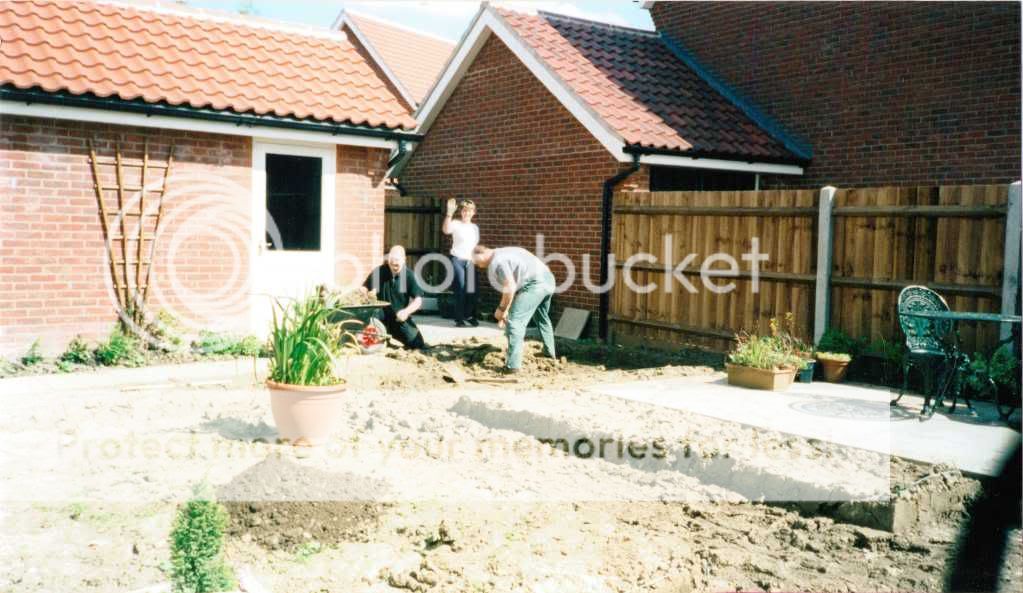 http://i1145.photobucket.com/albums/o502/lavenderlady1/GardenApr2001.jpg