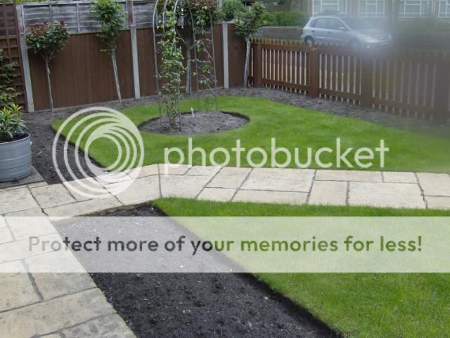 http://i1131.photobucket.com/albums/m551/lilylouise1/gardenviews019.jpg