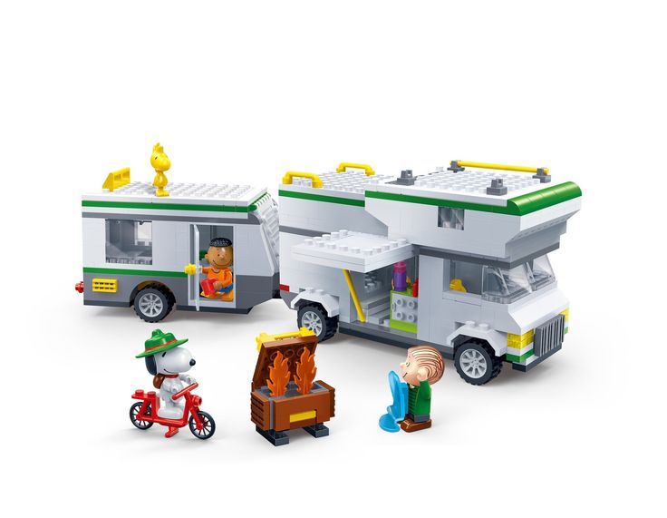 Peanuts - Snoopy Camper Caravan Building Set by Ban Bao in 2021  Camper  caravan Linus van pelt Snoopy