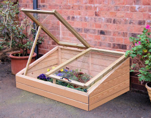 http://gardenerstips.co.uk/blog/wp-content/uploads/2010/03/cold-frame.jpg