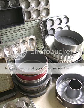 http://i1143.photobucket.com/albums/n627/thedogcody/baking_tins22-1.jpg
