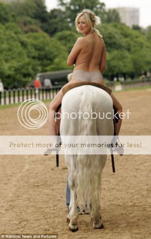 http://i1143.photobucket.com/albums/n627/thedogcody/article-0-014E0D9400000578-137_468x_zps75c15ff6.jpg