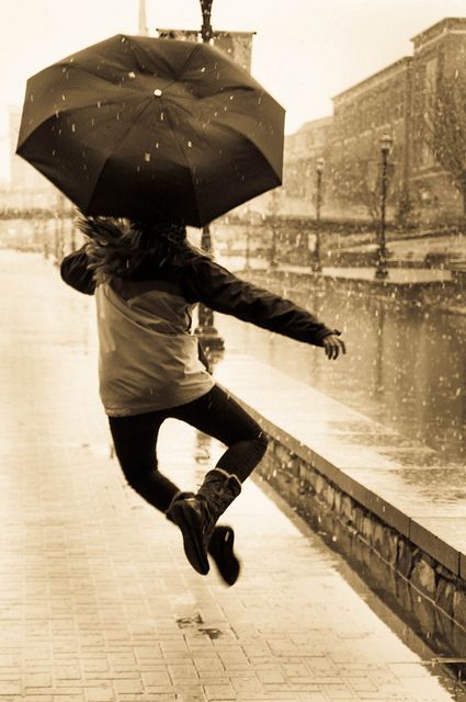Pin on Sous la pluie