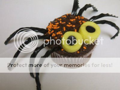 http://i1143.photobucket.com/albums/n627/thedogcody/spidercupcakes2.jpg