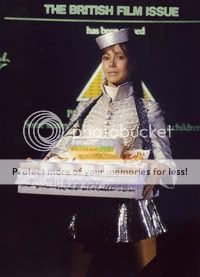 http://i1143.photobucket.com/albums/n627/thedogcody/usherette.jpg