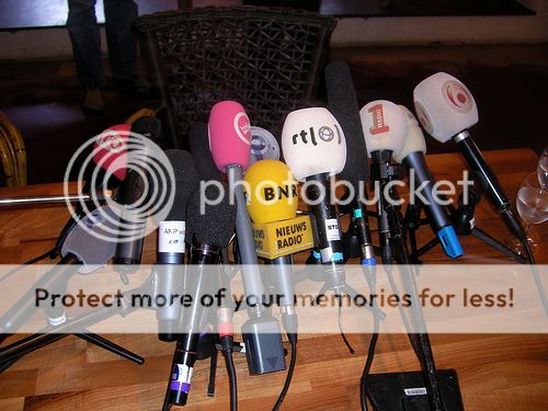 http://i1143.photobucket.com/albums/n627/thedogcody/mics20for20press20conference_zpsf9a5e475.jpg