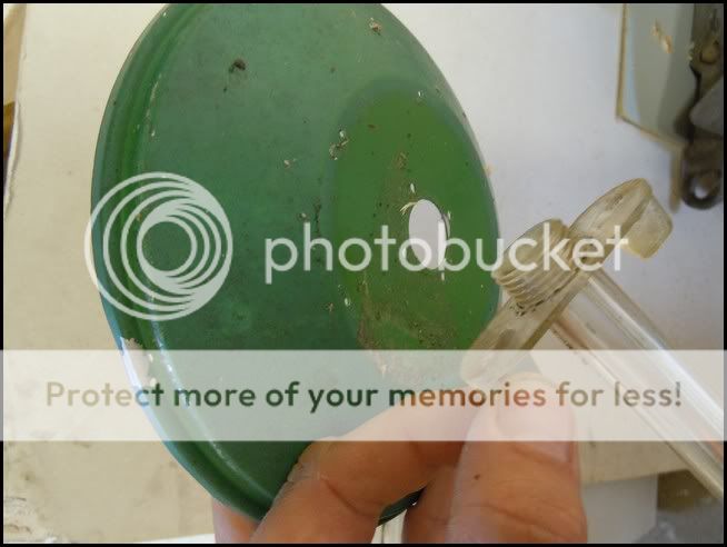 http://i232.photobucket.com/albums/ee192/thebear843/Garden/feeder2.jpg
