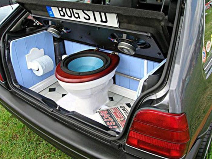 Outdoor Toilet idea Hack the back of your car in to portable