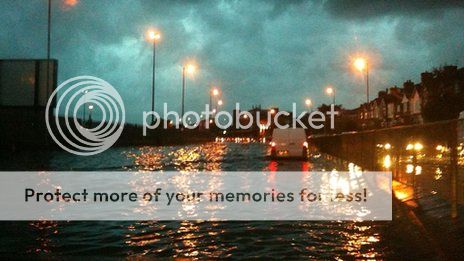 http://i1143.photobucket.com/albums/n627/thedogcody/_63553572_millbrook_flood2.jpg