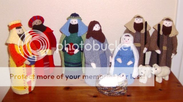 http://i1131.photobucket.com/albums/m551/lilylouise1/nativity2005.jpg