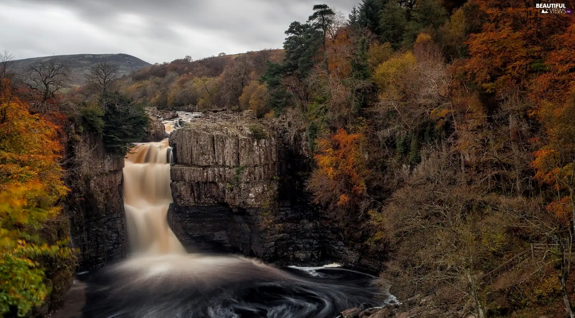 Durham County England River Tees High Force Waterfall viewes rocks  forest trees autumn - Beautiful views wallpapers 2048x1133