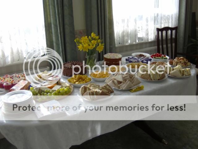 http://i1131.photobucket.com/albums/m551/lilylouise1/Teaparty014.jpg