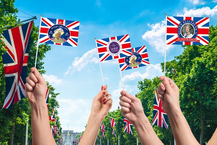Queen Elizabeth Platinum Jubilee Flag Set  Wowcher in 2022