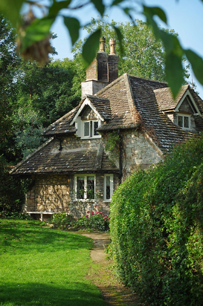 http://www.pentaxuser.co.uk/images/gallery/2014/09/normal/blaise-hamlet--henbury--bristol_1411310963.jpg