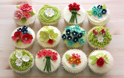 http://www.yolli.com/blog-wordpress-yolli/wp-content/uploads/2013/12/Summer-Garden-Cupcake-Selection.png