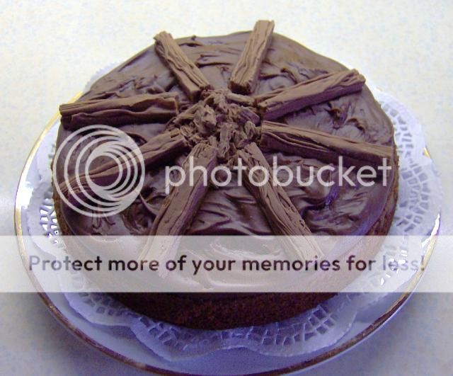http://i1131.photobucket.com/albums/m551/lilylouise1/jubileeparty004-1.jpg