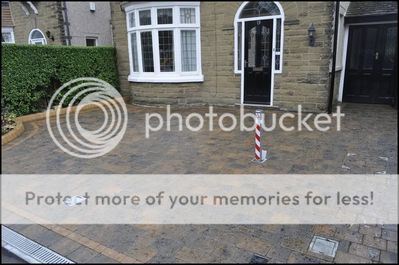 http://i232.photobucket.com/albums/ee192/thebear843/House/ResiblockNextDay1_zps607699e9.jpg